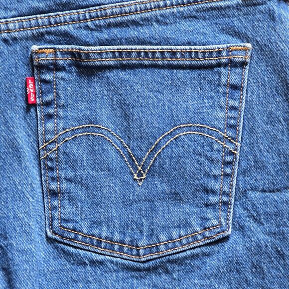 Levi's Women’s 501 Button Fly Shorts with raw hem, Size 29 - Picture 5 of 7